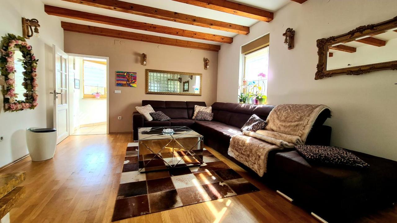 Villa Sunshine Pula Exterior photo