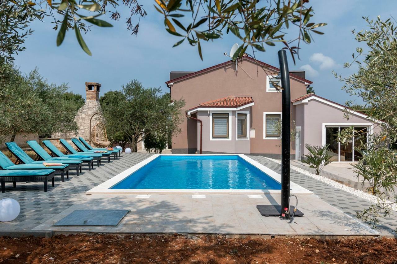 Villa Sunshine Pula Exterior photo
