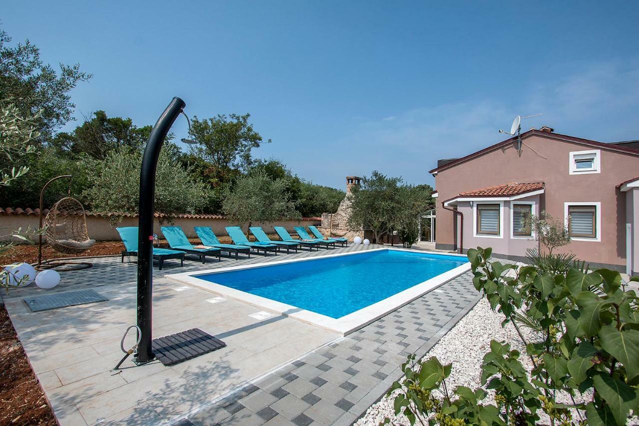 Villa Sunshine Pula Exterior photo
