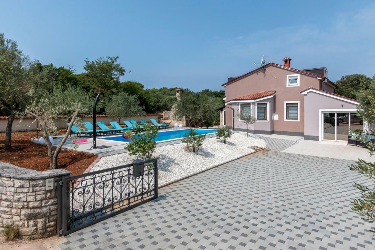 Villa Sunshine Pula Exterior photo